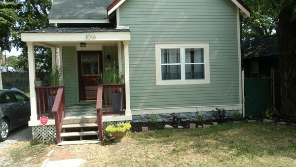 1905 Victorian steps away from downtown 