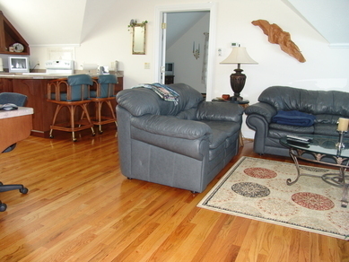 Clean, comfortable, close to Notre Dame.