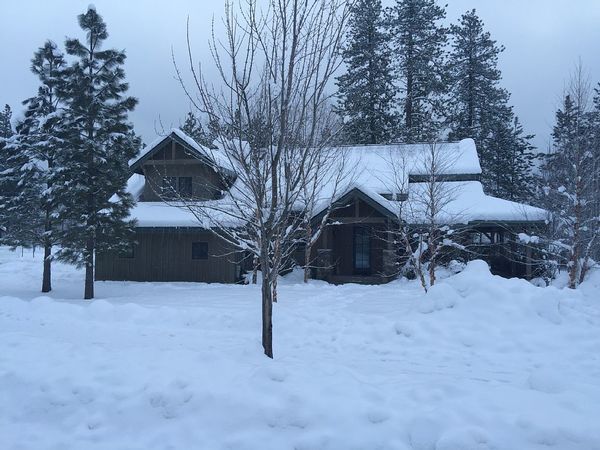 Cozy 4 Bedroom/3 Bath Luxury Cabin