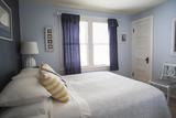 Bedroom queen