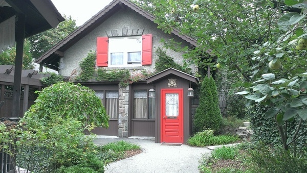 Secluded Carriage House with Gazebo