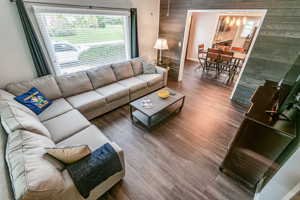 Remodeled Large Bungalow Walk to ND