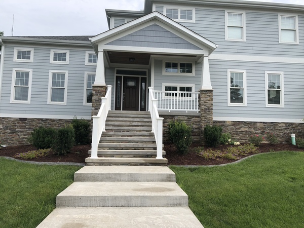 New  Large Home 1 Mile from Campus!