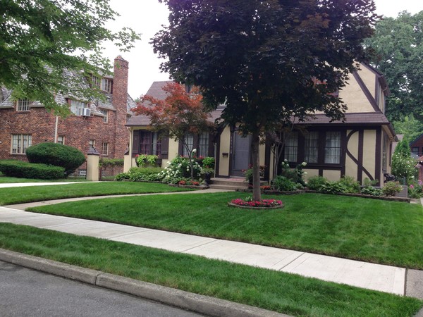 Clean and close to the Detroit Golf Club