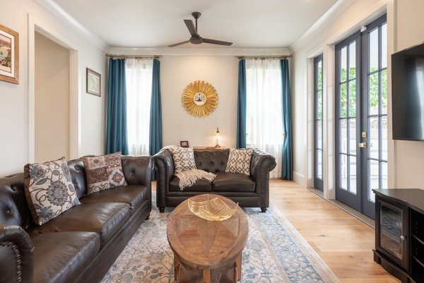Bywater Custom Built Sleeps8 3KingBeds