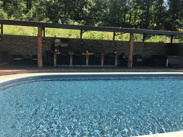 Ozark Mtn Getaway-pool/hottub/bar/views+