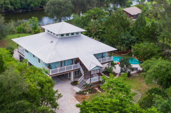 Hidden Bleu Tropical Mansion on Acre +