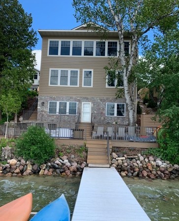 8 BR lake home 1 hour from Lambeau