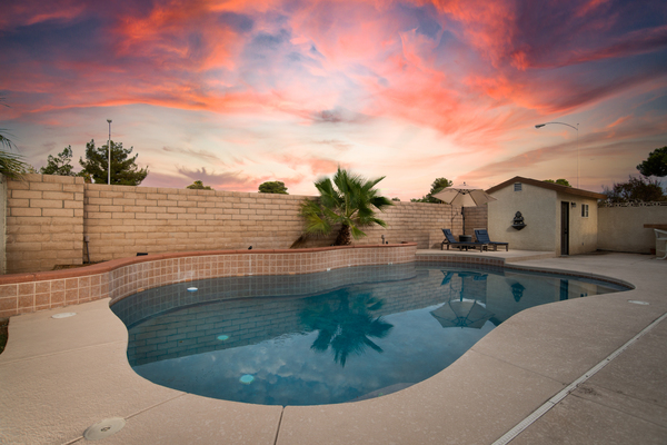 Vegas Luxury Heated Pool 10 Min to Strip