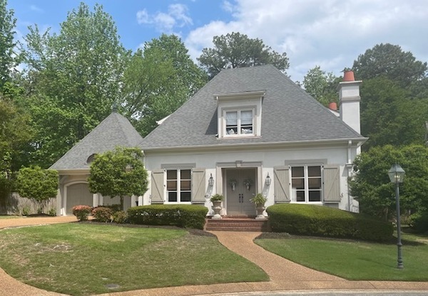Walking distance to Clubhouse!