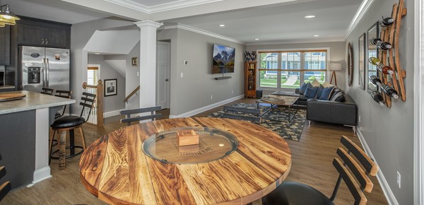 Luxurious 4-Bedroom 10-minute walk to ND