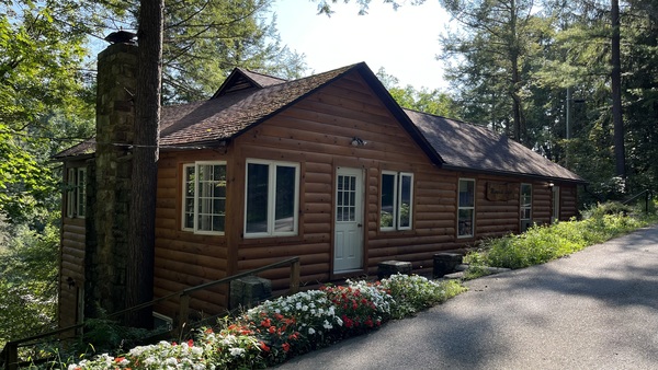 Cheerful large cabin