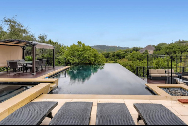 Chic Villa with Infinity Pool