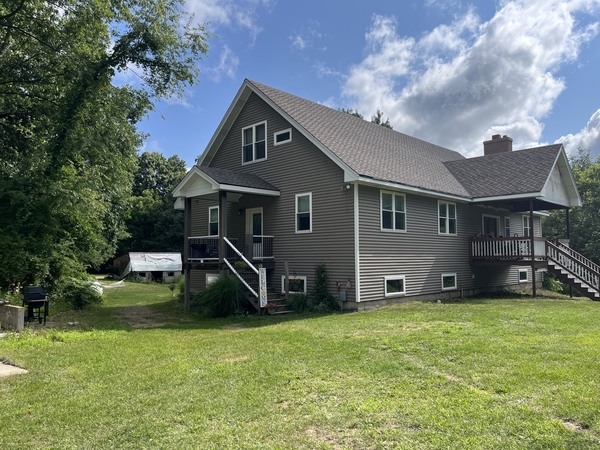  Country Home  45 min to ND! Sleeps 12