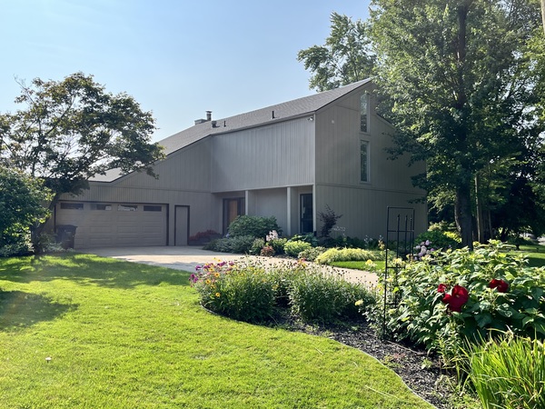 Beautiful Family Friendly Home With Pond