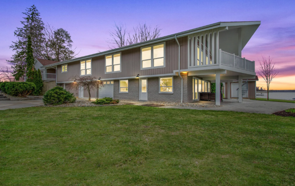 Coldwater Lake Entertainment Home