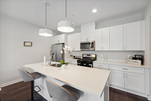 Spacious 3BR Duplex with Rooftop Deck