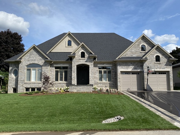 2020 newly built bungalow (open concept)