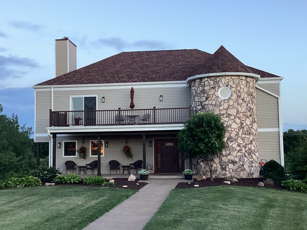 PRIVACY! 12 Acres, 5 Beds, Private Lake