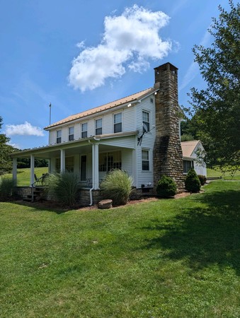 Beautifull Farmhouse located on 80Acres