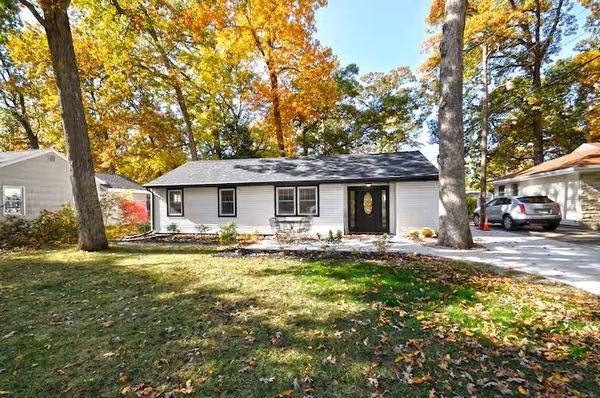 Sleeps 6. Walking distance to ND!