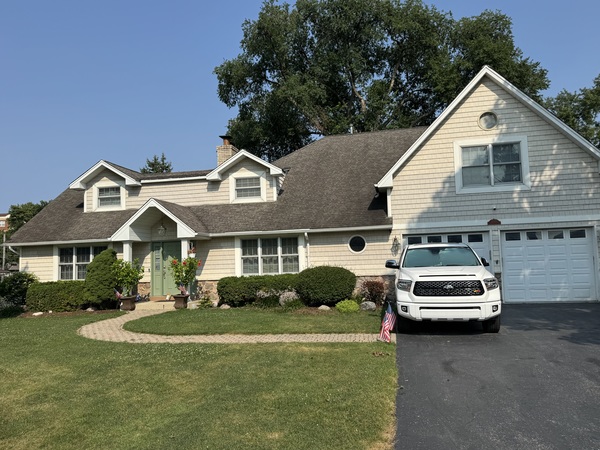 4 bedroom, 3 bath 3,700 sq ft spacious
