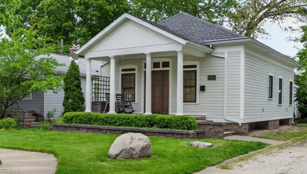 Immaculate 5BR • 4BA • Walk to ND