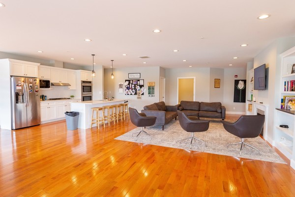 Spacious Rental with Lots of Parking!