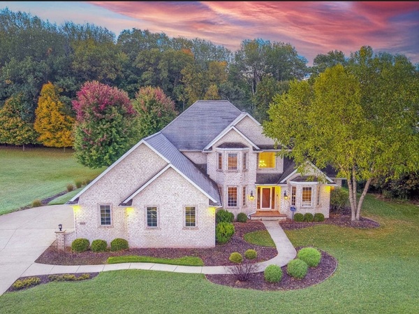 Huge hot tub home near Lambeau Field!