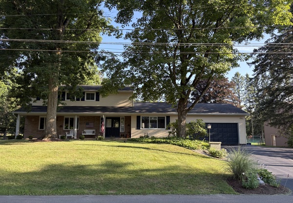 Large House w Deck Near Carrier Dome !