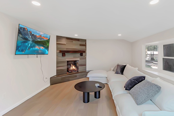 Modern 3BR | Big Kitchen + TV Rm