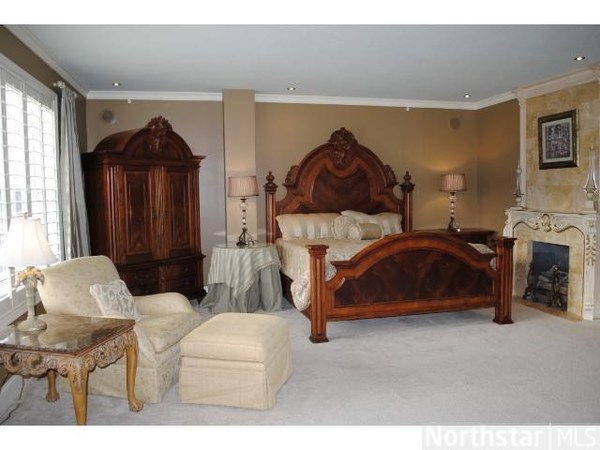 Large high-end executive townhome!